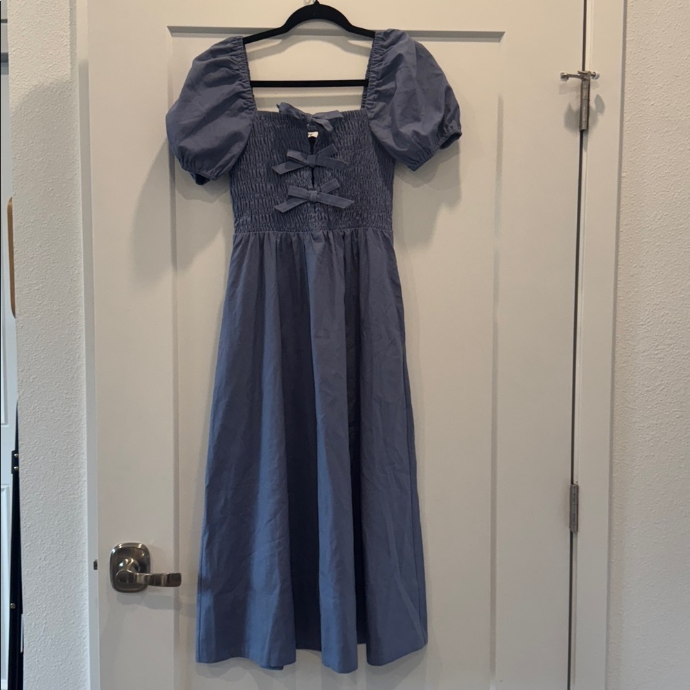 ASTR The Label Smocked Bow Midi Dress - denim blue nwot small - Picture 4 of 8